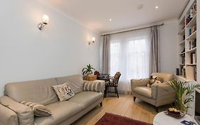 2 Bed Room Flat Near Westfield, West London