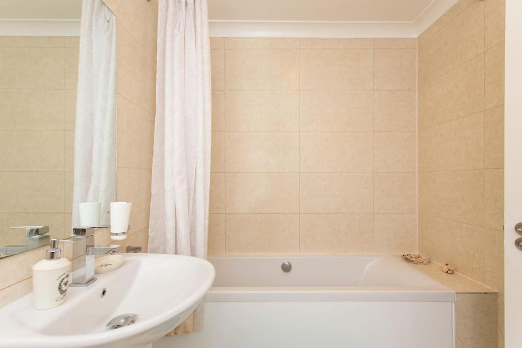 2 Bed Room Flat Near Westfield, West London Exterior photo