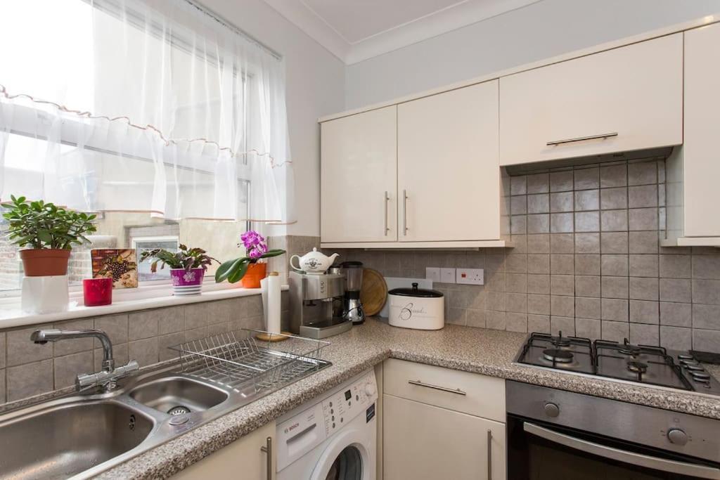 2 Bed Room Flat Near Westfield, West London Exterior photo