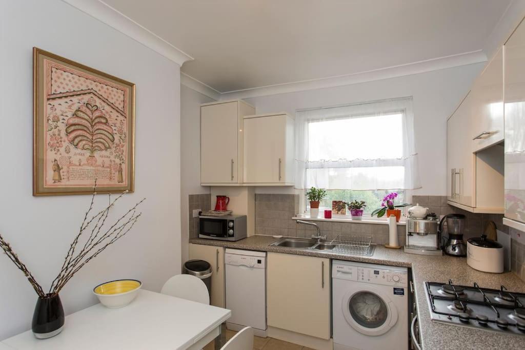 2 Bed Room Flat Near Westfield, West London Exterior photo