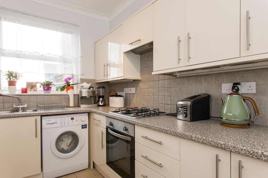 2 Bed Room Flat Near Westfield, West London Exterior photo